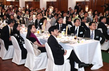 Donors, dinner and candlelight in Loke Yew Hall